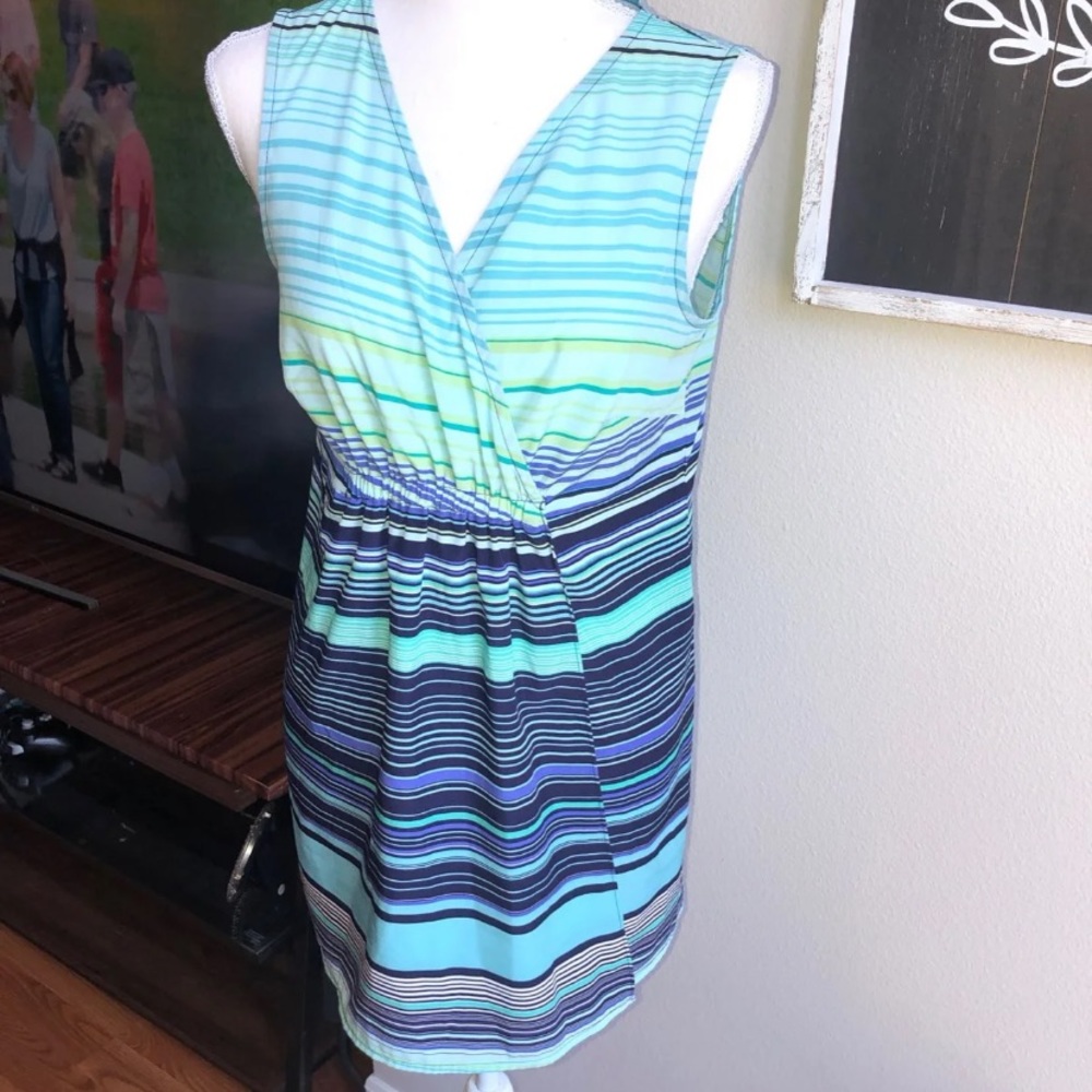 Gap maternity shirt